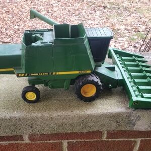 John Deere Green Toy Harvester Ertl Collectable